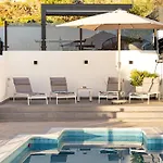 La Blanca Villa *