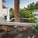 La Blanca Villa *